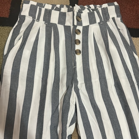 American Eagle Pants - Picture 2 of 3